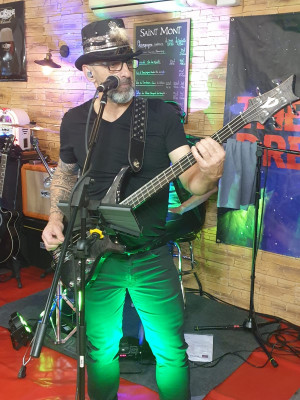 MOI ET MA GUITARE